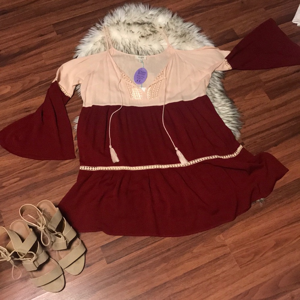 NWT Cold shoulder Bell sleeve Umgee dress